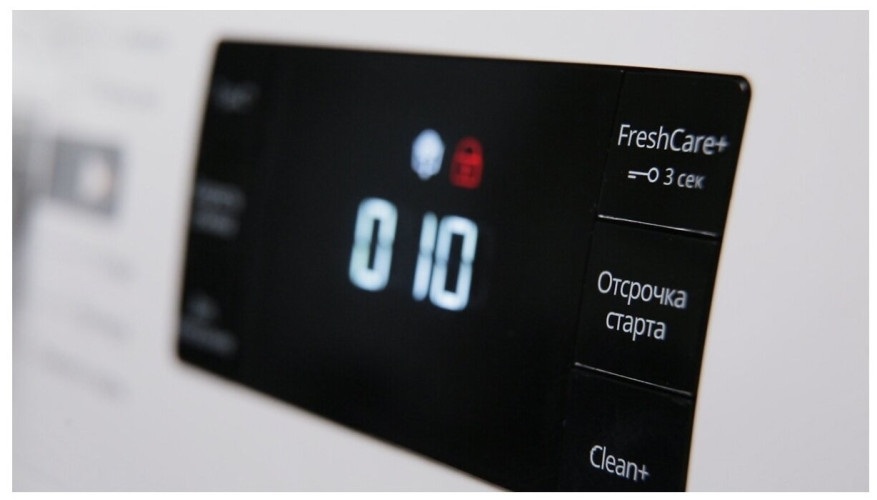 Стиральная машина Whirlpool FWSG 81083 WS