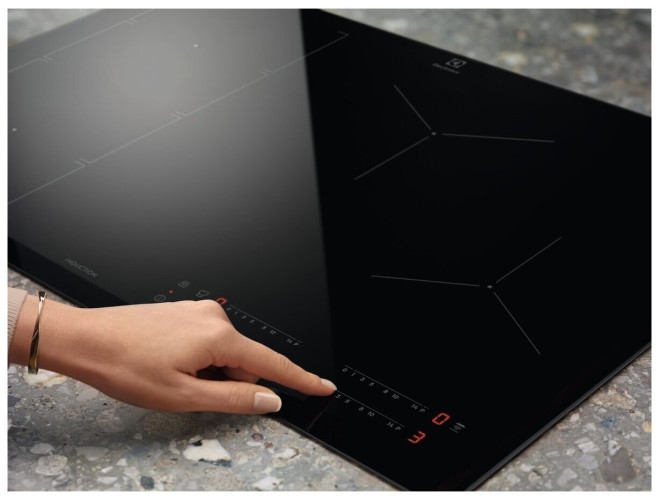 Индукционная варочная панель Electrolux IPES 6452 KF SenseBoil
