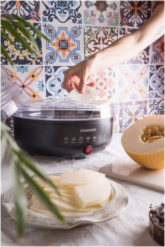 Сушилка для фруктов и овощей StarWind SFD1510 серый