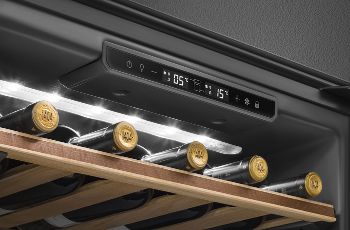 Встраиваемый винный шкаф Smeg CVI129B3