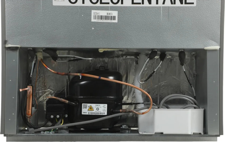 Холодильник SunWind SCC356 серебристый