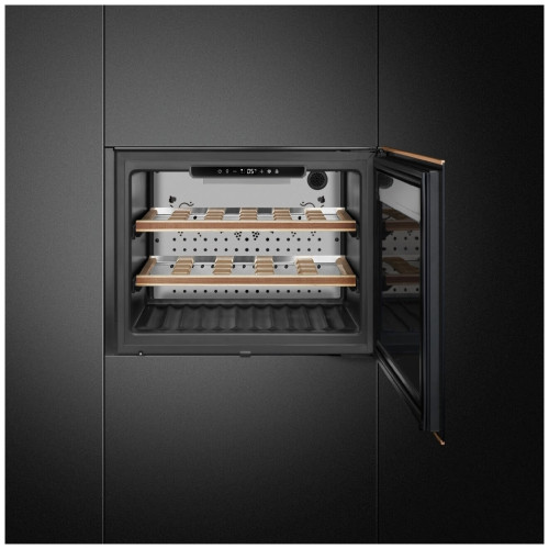 Встраиваемый винный шкаф Smeg CVI621NR3