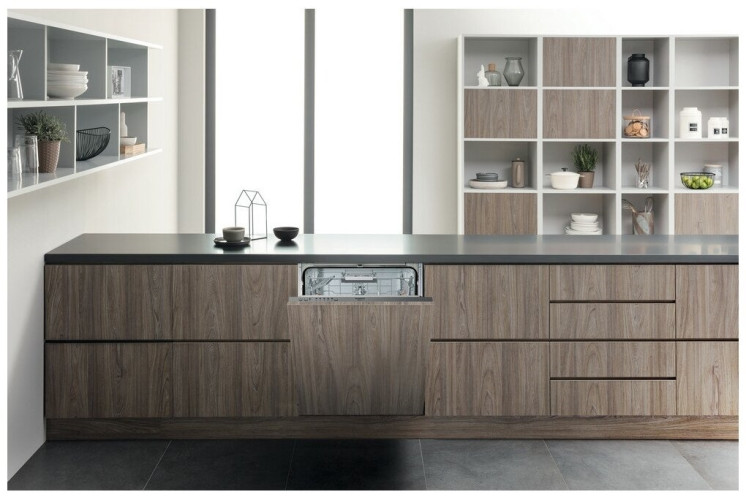 Посудомоечная машина Hotpoint-Ariston HIE 2B19 C N