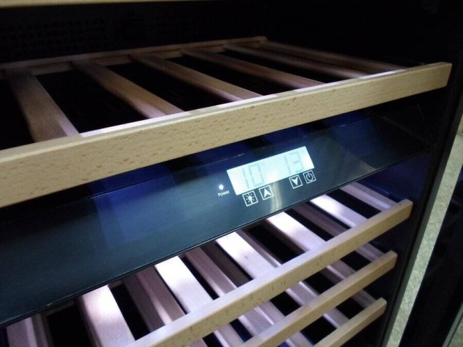 Винный шкаф Temptech SOMQ38DRB