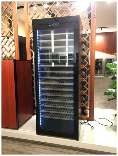 Встраиваемый винный шкаф Cellar Private CP344