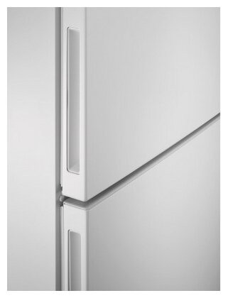 Холодильник Electrolux RNC 7ME34 W2