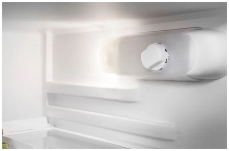 Встраиваемый холодильник Hotpoint-Ariston BTSZ 1632