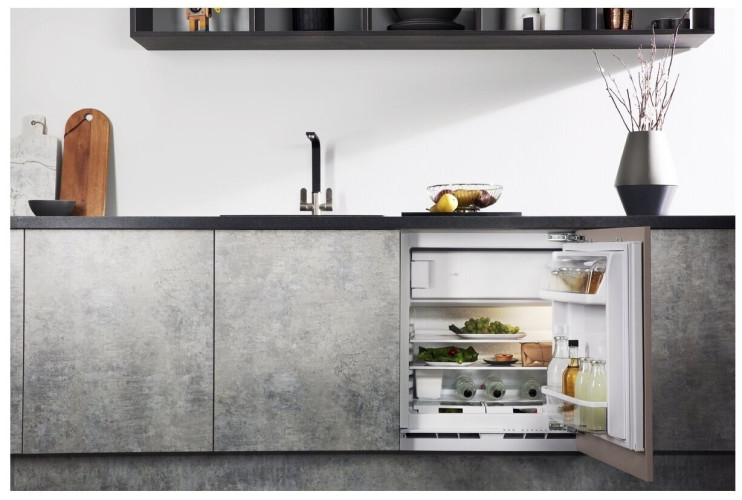 Встраиваемый холодильник Hotpoint-Ariston BTSZ 1632