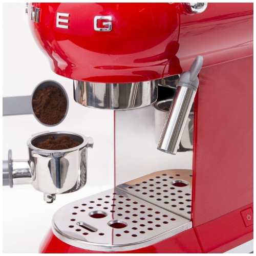 Кофеварка рожковая Smeg ECF01RDEU