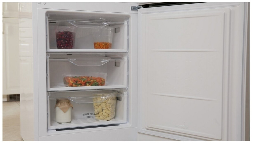 Холодильник Indesit DFE 4200 W