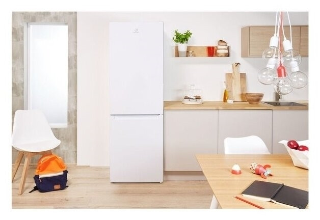 Холодильник Indesit DS 4200 W