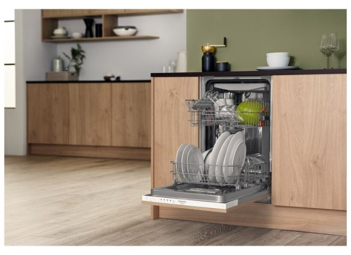 Посудомоечная машина Hotpoint-Ariston HSIC 2B27 FE