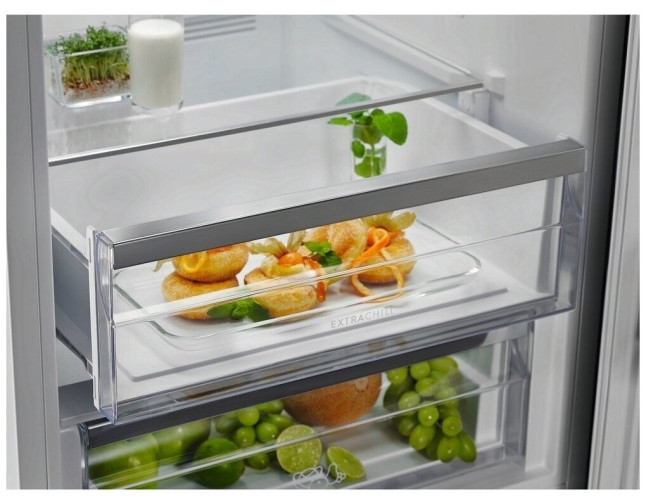 Холодильник Electrolux LNT 7ME34 X2