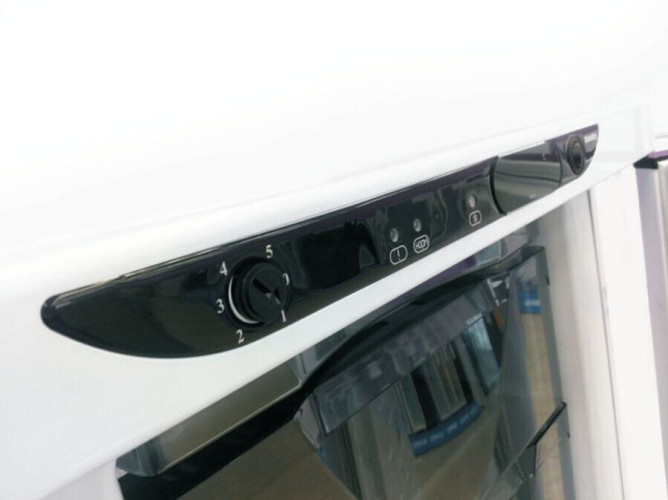 Морозильная камера Саратов 106 белый/черный