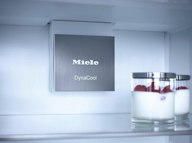 Встраиваемый холодильник Miele KFN 7734 E