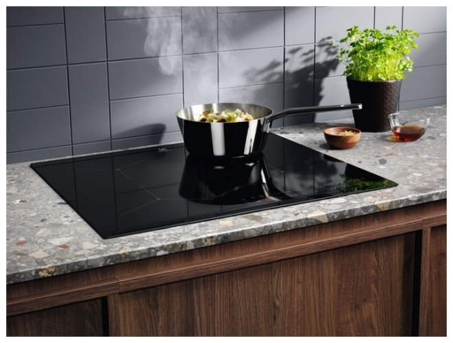 Индукционная варочная панель Electrolux IPES 6452 KF