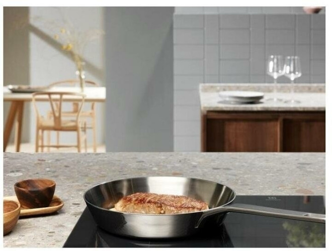 Индукционная варочная панель Electrolux EIS6648