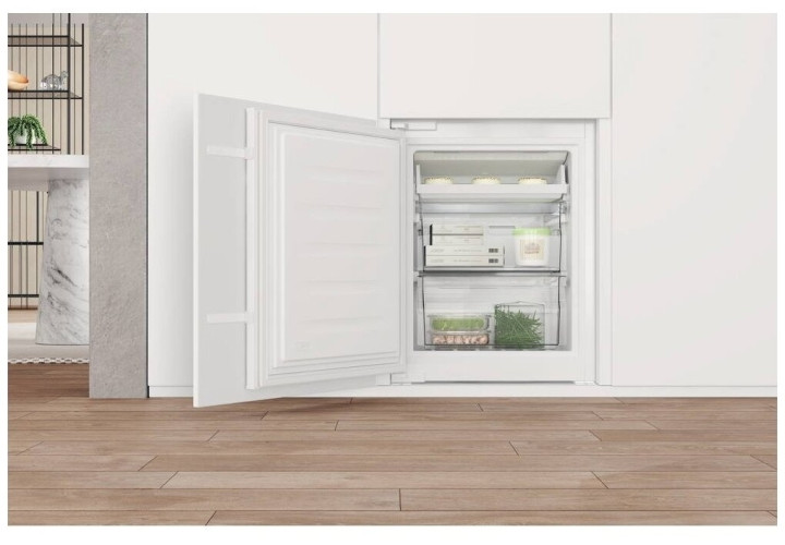 Встраиваемый холодильник Whirlpool WHC 20T321
